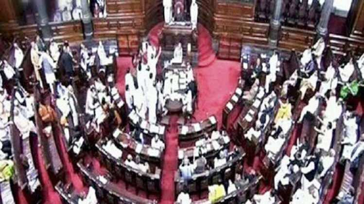 PM के रेनकोट वाले बयान पर सियासत जारी