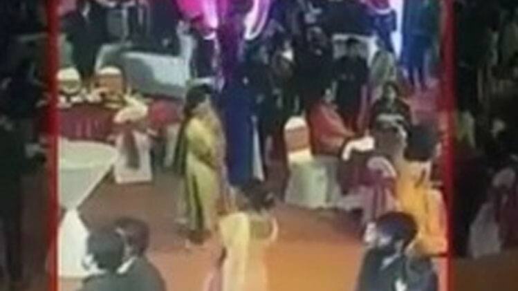 ये हैं आलीशान शादियों में चोरी करने वाली महिलाएं