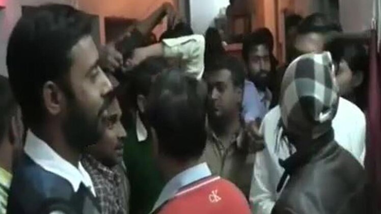 चुनावी रंजिश में भिड़े बीजेपी-सपा कार्यकर्ता