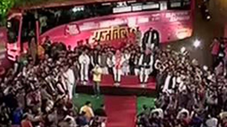 बुनयादी जरूरतों को तरस्ती बस्ती की जनता