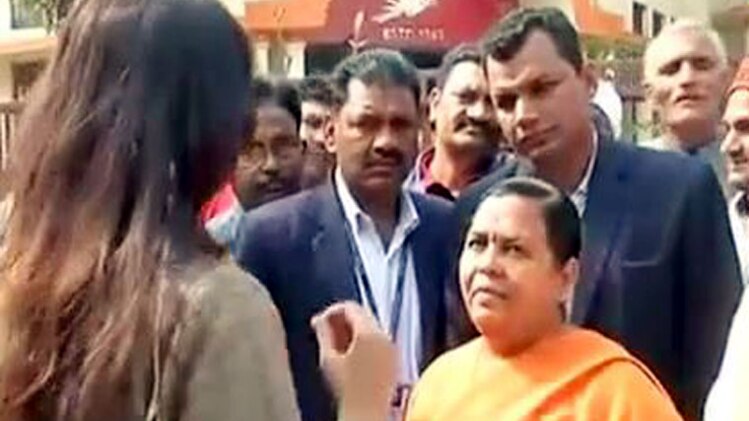 उमा भारती ने लखनऊ में डाला वोट
