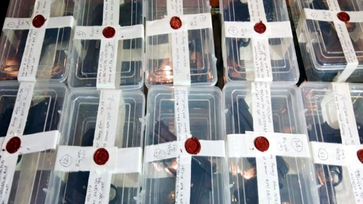 दिल्ली में 20 पिस्तौल बरामद