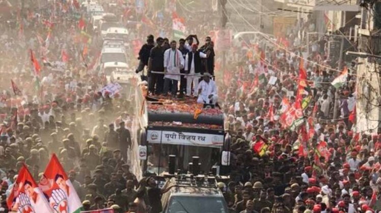 बनारस में अखिलेश-राहुल का रोड शो