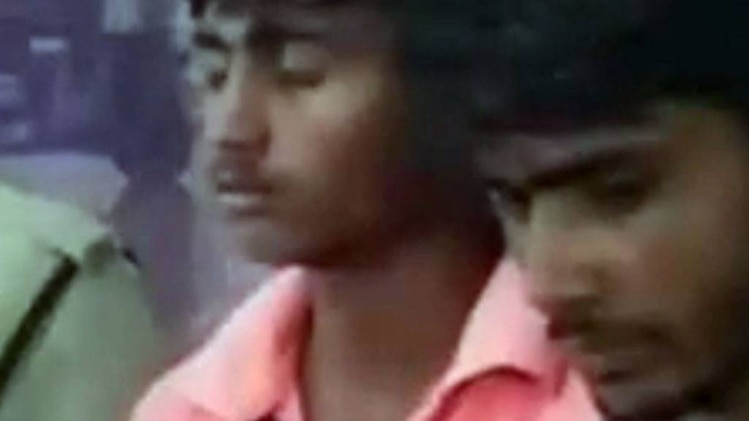 लड़की से छेड़छाड़