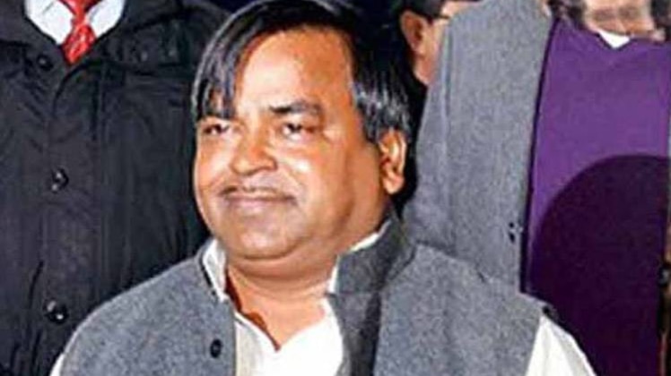यूपी के पूर्व मंत्री गायत्री प्रजापति गिरफ्तार