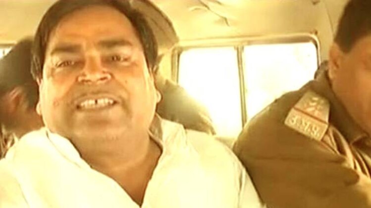 पूर्व कैबिनेट मंत्री गायत्री प्रसाद प्रजापति