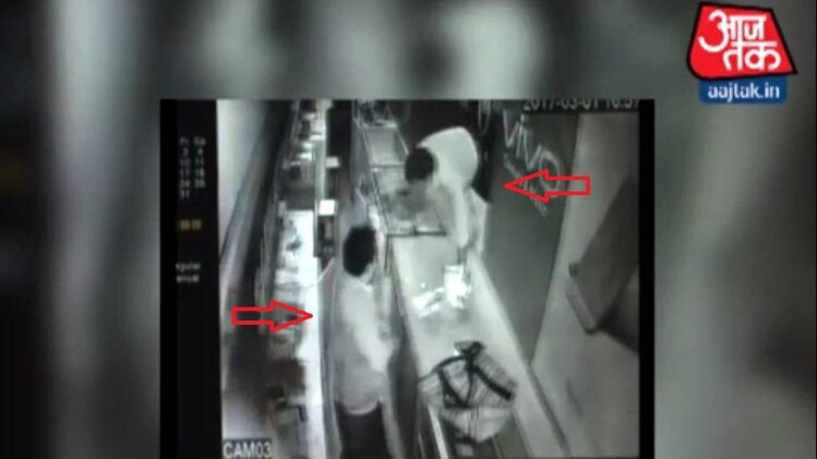 पुलिस सीसीटीवी फुटेज की मदद से आरोपियों की तलाश कर रही है