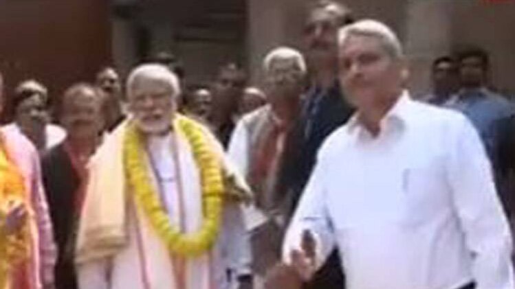 काशी विश्वनाथ मंदिर में पीएम मोदी ने की पूजा