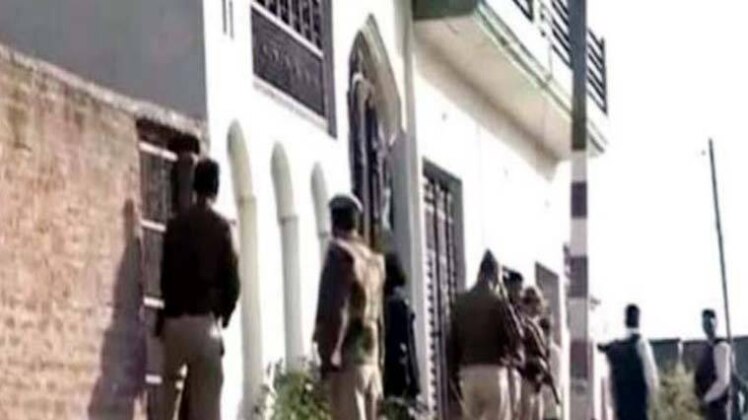 लखनऊ में छिपा आतंकी, पुलिस से मुठभेड़