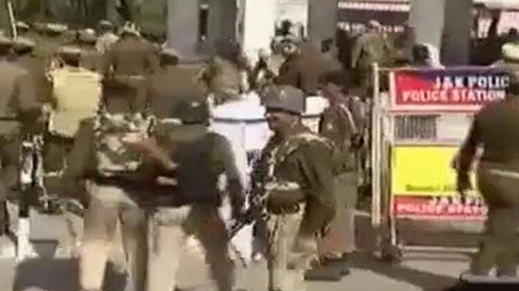 वैष्णो देवी जाने के रास्ते पर संग्राम!