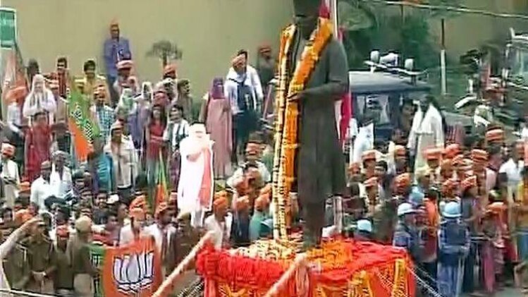 वाराणसी में मोदी के रोड शो की तैयारियां