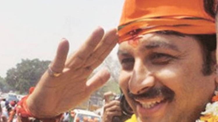 चुनाव में केसरिया रंग पर मनोज तिवारी ने सुनाई ये कविता