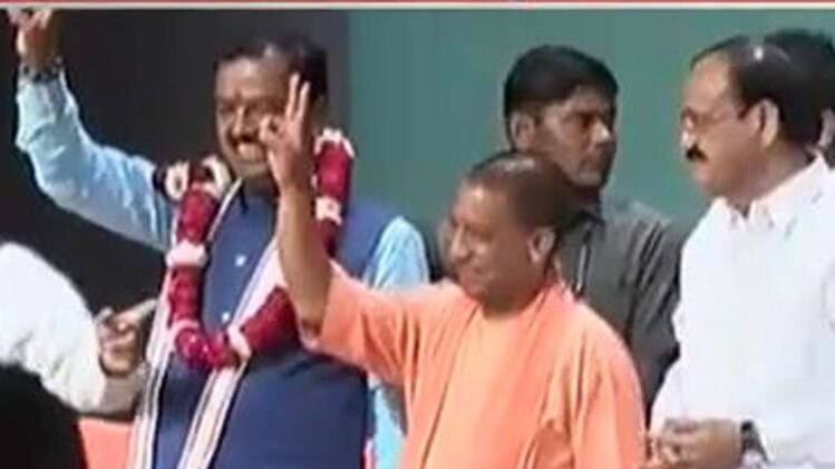 केशव प्रसाद मौर्य और दिनेश शर्मा होंगे यूपी के डिप्टी CM