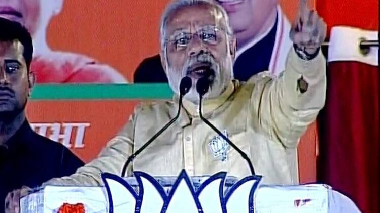 मोदी ने वाराणसी में गुजारी रात