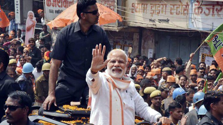 बनारस में प्रधानमंत्री नरेंद्र मोदी
