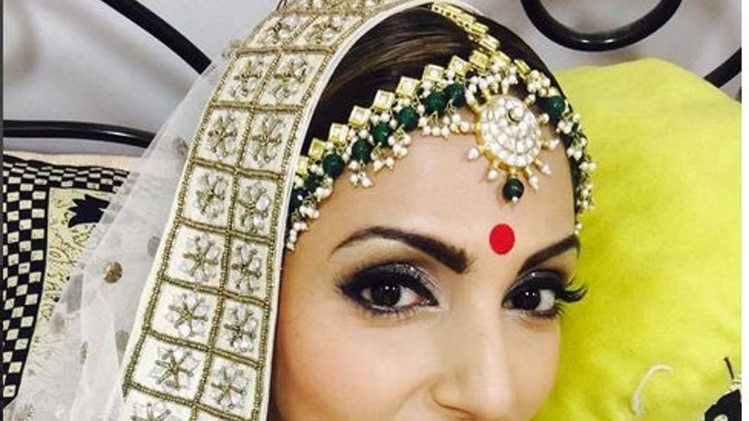 नवीना बोले