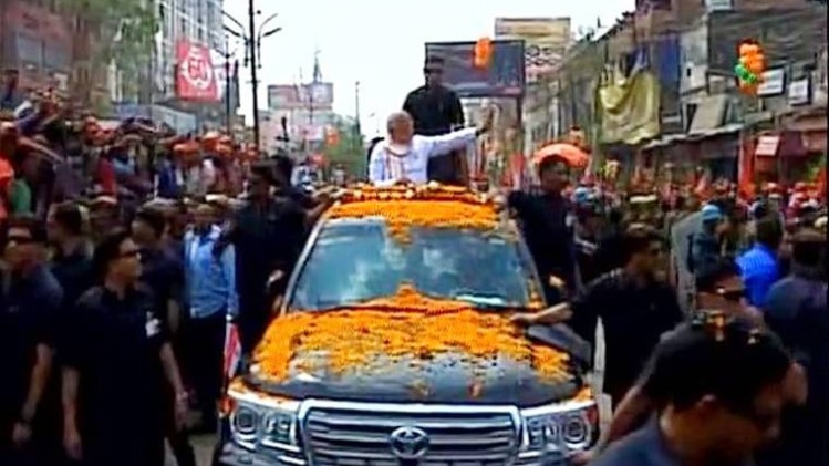 वाराणसी में मोदी का रोड शो