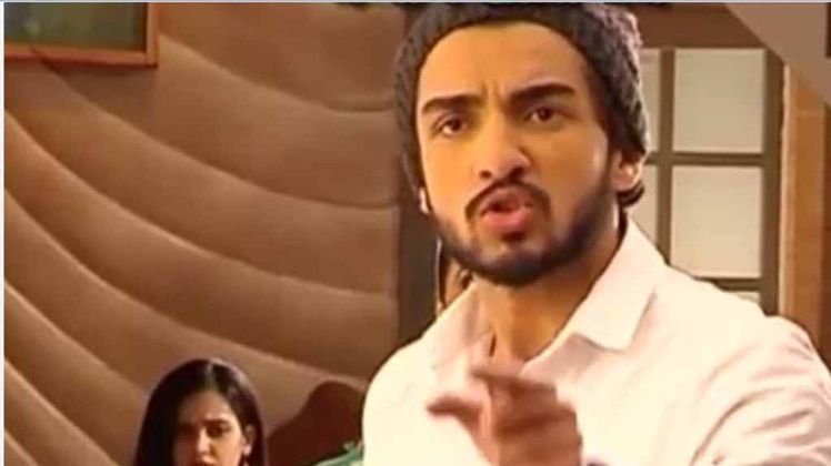 सिंगापुर से आया गोपी का लाडला