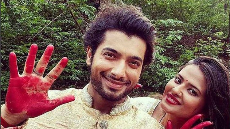 देखें, ऋषि-तनुजा की रोमांटिक होली