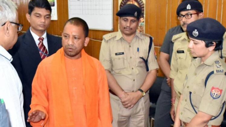 योगी के हाथों में यूपी की कमान