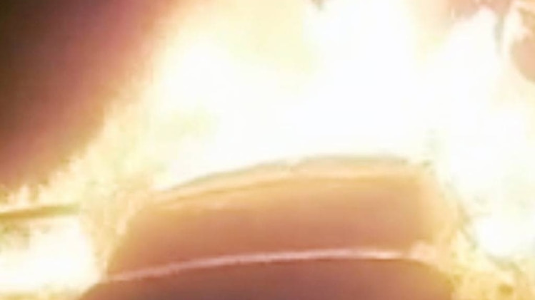 स्कोडा कार में लगी आग