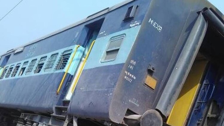 यूपी: पटरी से उतरी राज्यरानी इंटरसिटी एक्सप्रेस