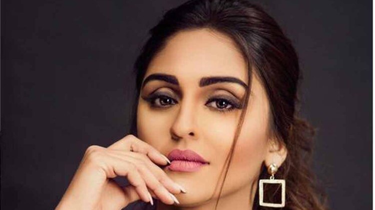 क्रिस्टल डिसूजा ने लॉन्च किया अपना APP