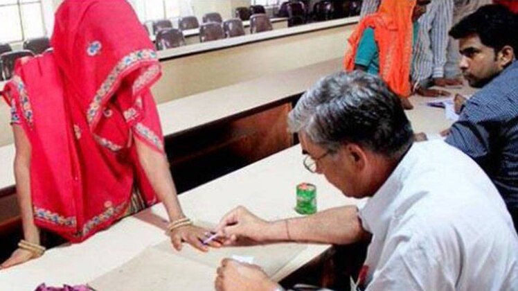 दिल्ली में मतदान