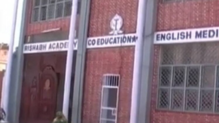 मेरठ में स्कूल प्रशासन ने दिया तुगलकी फरमान