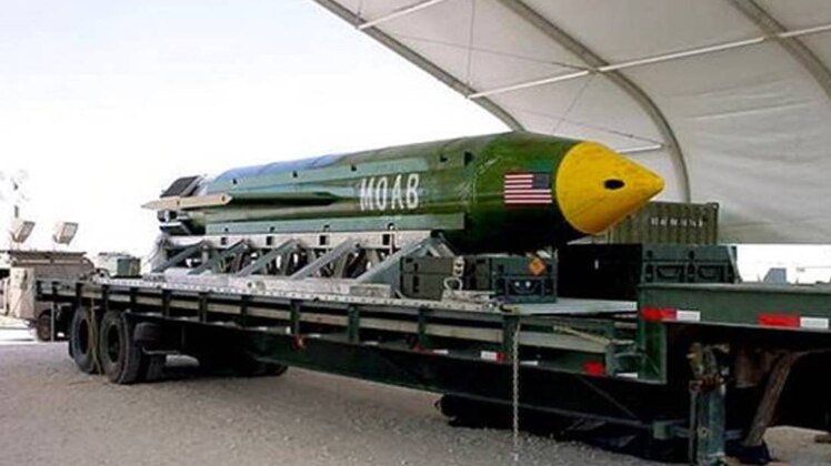 अमेरिका का अफगानिस्तान पर बम हमला