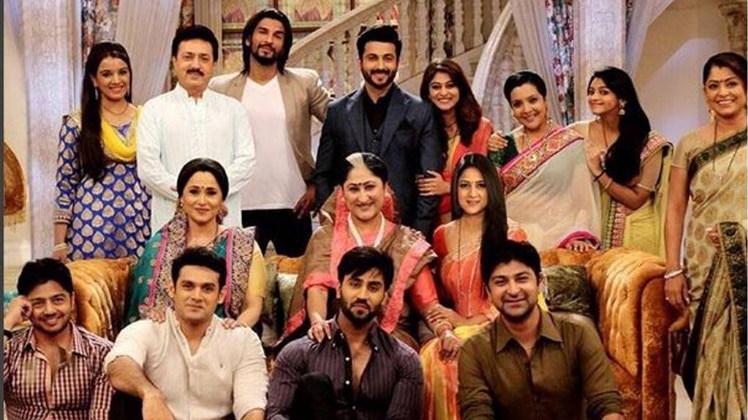 सिमर के घर जमी नच की महफिल