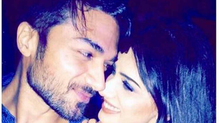 एक और ऑन स्क्रीन कपल की बनी जोड़ी, हुई सगाई