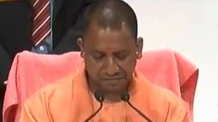 योगी ने समाजवादी पेंशन योजना पर लगाया ब्रेक