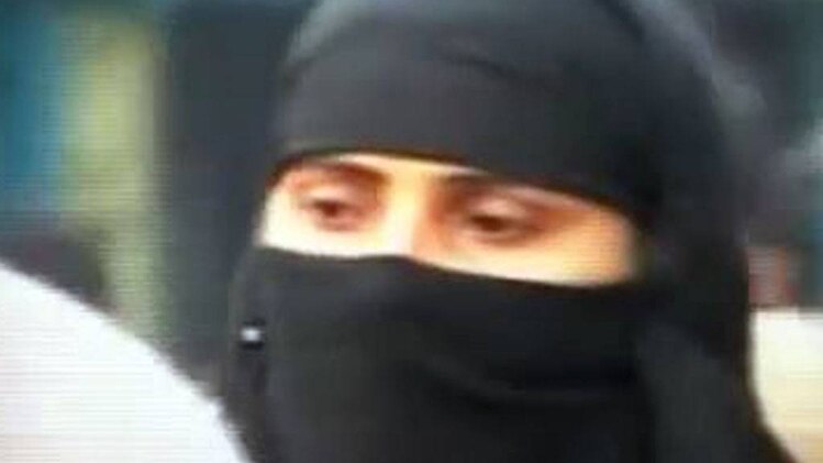 बड़ी खबरें: 5 जजों की खंडपीठ करेगी ट्रिपल तलाक पर सुनवाई