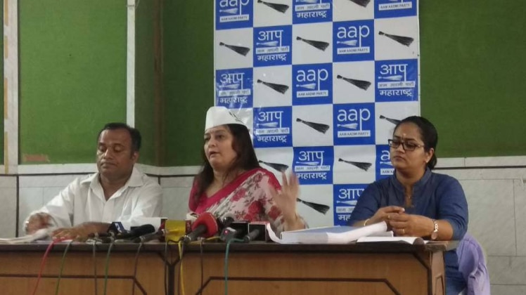 पंकजा मुंडे पर AAP का आरोप