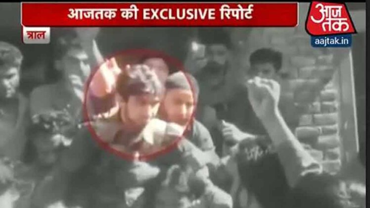 भीड़ में आतंकी