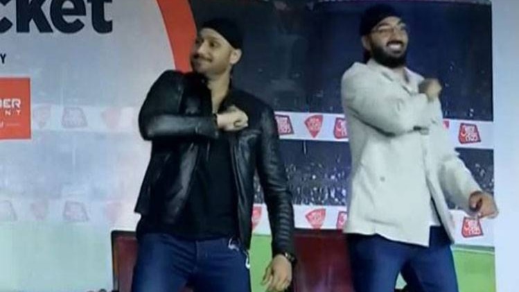 भज्जी और मोंटी ने किया डांस