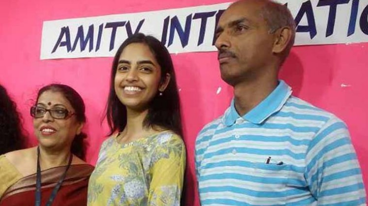 CBSE रिजल्ट में नोएडा की रक्षा ने किया टॉप