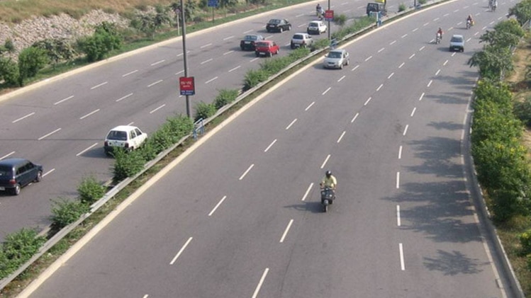 बदमाशों ने परिवार को बंधक बनाया