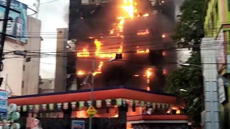 पटना के जीवी मॉल में लगी भीषण आग