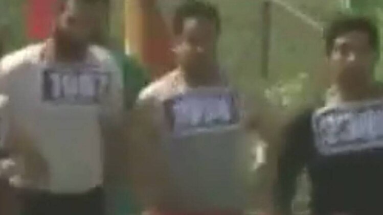 कश्मीरी लड़के और लड़कियों ने भरे आवेदन