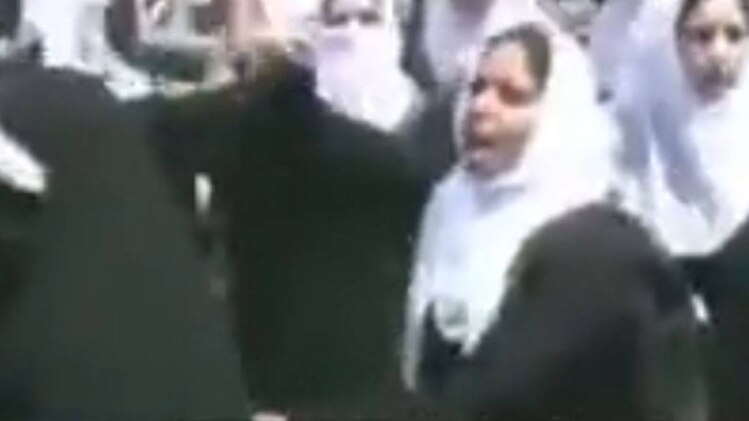 कश्मीर में पुलिस और छात्रों के बीच हिंसक झड़प