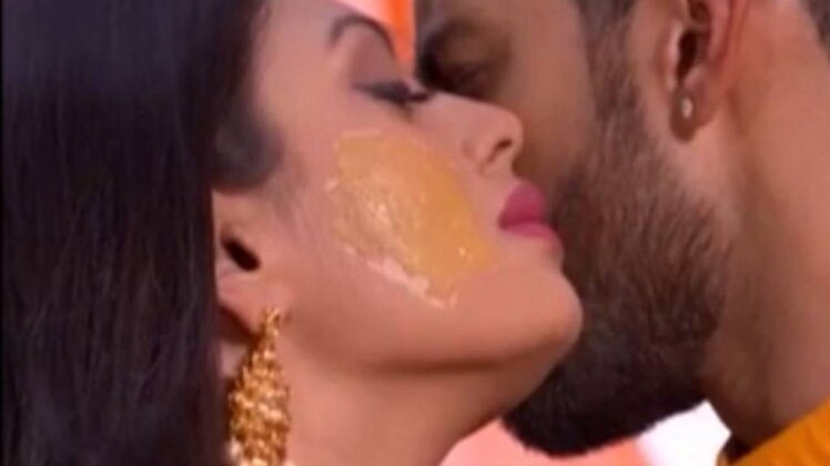 शौर्य हुए नाराज, महक ने उन्हें लगाई हल्दी