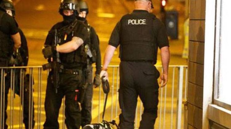 मैनचेस्टर पर हुए धमाकों से उठे सवाल