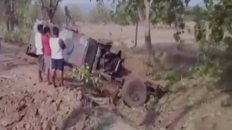 गढ़चिरौली में नक्सलियों ने किया बारूदी सुरंग विस्फोट