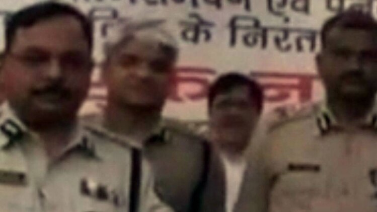 नक्सली का सरेंडर