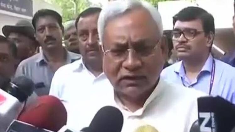 नीतीश कुमार बोले- पीएम से मुलाकात में राजनीति नहीं