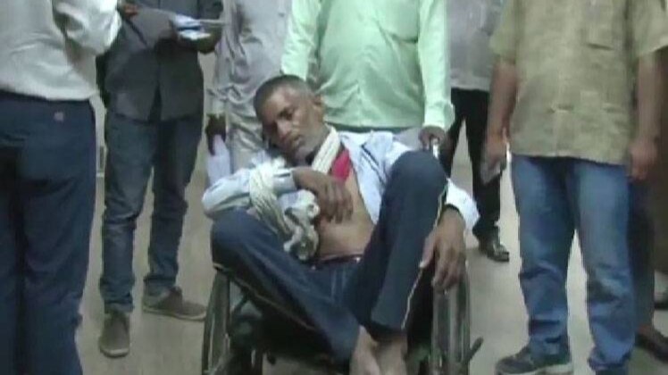 दो गोपलकों के साथ मारमीट