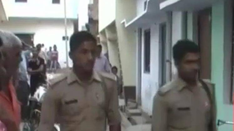 नॉनस्टॉप 100: फैजाबाद से ISI एजेंट गिरफ्तार