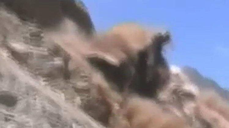 नॉनस्टॉप 100: भूस्खलन से बद्रीनाथ का रास्ता बंद